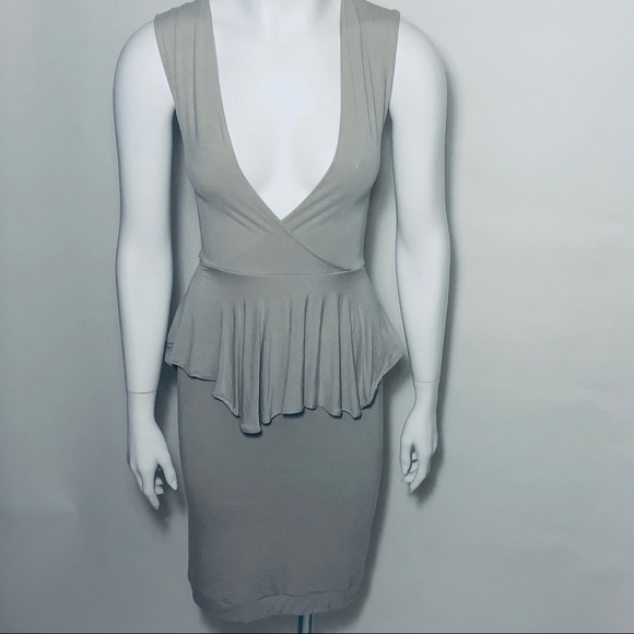 🆕 Super Soft Deep Neckline Fitted Peplum Dress - Picture 2 of 5